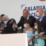 Başkan Erdoğan fark etti! 11 yaşındaki hafız Zehra'yı kürsüye çağırdı