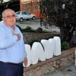 CHP'li başkanın heykel a&ccedil;ılışına kimse gelmeyince t&ouml;reni erteledi