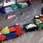 Semt pazarı sular altında kaldı! Her şey aniden oldu