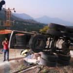 Son Dakika! Ka&ccedil;ış rampasında bariyere &ccedil;arpan ara&ccedil;taki 4 kişi &ouml;ld&uuml;