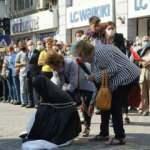 CHP'li Belediyeden skandal tören! Türk kadınını zincire vurdular