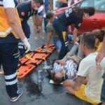 Sokakta gördüğü kaza için 112'yi aradı! Kazazede eşi çıktı