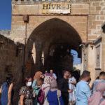 Tarihi Midyat konuk evine turist akını