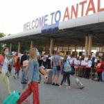 Antalya'ya hafta sonu 77 bin turist giriş yapıyor