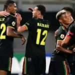 UEFA, Ajax'ın 'Üç Küçük Kuş' logolu formasına izin vermedi!