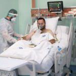 Koronavirüsten yoğun bakımda yatan 28 yaşındaki vatandaş aşı olmadığı için çok pişman!