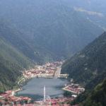Karadeniz'in simgesi Uzungöl'e ziyaretçi akını