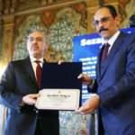 Şair ve fikir insani Sezai Karako&ccedil;'a fahri doktora