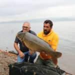 Sapanca Gölü’nde yakaladılar, sezonun rekoru kırıldı! Tam 23 kilo