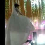 Mısır’da bir gelin, düğününe kamera vinci üzerine oturarak katıldı