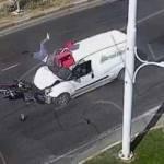 Malatya'daki kazada motosiklet s&uuml;r&uuml;c&uuml;s&uuml; havaya u&ccedil;tu