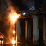 Roma'daki tarihi "Demir Köprü" yangında zarar gördü
