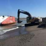 Balık&ccedil;ı teknesi yan yattı, faciadan d&ouml;n&uuml;ld&uuml;