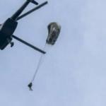 Kolombiya&rsquo;da paraş&uuml;t&uuml; a&ccedil;ılmayan asker yere d&uuml;şt&uuml;