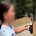 Pes dedirten olay kamerada! Küçük yaştaki kızına motosiklet kullandırdı