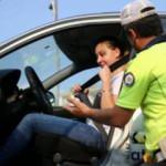 Polis iki günde 3 bin 310 sürücü ve yolcuya emniyet kemeri cezası kesti