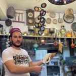 Antika tutkunu kebap&ccedil;ı m&uuml;şterilerine nostalji yaşatıyor