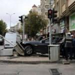 Otomobilinde tehdit edilen sürücü kaza yaptı