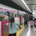 Tokyo'da trende bıçaklı saldırı: 1'i ağır 15 yaralı