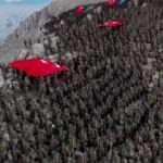 Duygulandıran g&ouml;r&uuml;nt&uuml;! Komandolar şehitler anısına Davraz Dağı'na tırmandı