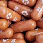 İngiltere COVID-19 ilacına onay veren ilk &uuml;lke oldu