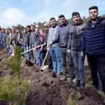 Kars'ta aynı lisenin mezunları 1000 fidanla hatıra ormanı oluşturdu
