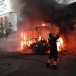 Kartal'da yolcu minibüsü alev alev yandı