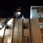 Zeytinburnu'nda evde çıkan yangında çatı katından atlayan 3 kişi ağır yaralandı