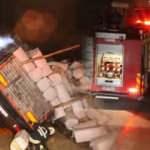 Erzincan&rsquo;da saman y&uuml;kl&uuml; tırda yangın   