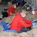 Karab&uuml;k'te kan stokları azalınca Mehmet&ccedil;ik kolları sıvadı