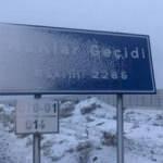 Kars'ta 2 bin 286 rakımlı Hanlar Geçidi bembeyaz
