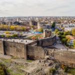 K&uuml;lt&uuml;r ve inan&ccedil; turizminin merkezi Diyarbakır