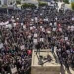 Tunuslular Cumhurbaşkanı Said’in 'olağanüstü kararlarını' protesto etti