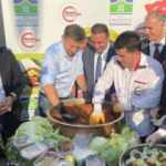 Bah&ccedil;elievler Belediyesi festivalde 15 bin kişiye &ccedil;iğ k&ouml;fte ikram etti