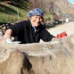 G&uuml;m&uuml;şhane&rsquo;de inekler ahıra bebekler gibi yıkanıp paklanarak giriyorlar  