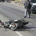 Kula’da elektrikli bisiklet ile ticari araç çarpıştı: 1 ağır yaralı 