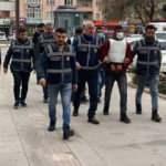 Cinayet şüphelisi baba ve iki oğlu saklandıkları evde yakalandı