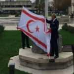 Kıbrıslı Türkler, KKTC bayrağını indirten belediye başkanının istifasını istiyor