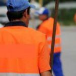 Temizlik işçisi çöp toplarken bulduğu 15 bin lirayı polise teslim etti