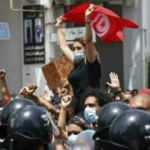 Tunuslu gazeteciler Cumhurbaşkanı Said'den "İstisnai durum"a sınır istedi