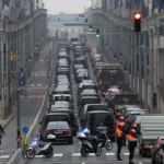 Uber sürücüleri Brüksel'de trafiği kilitledi