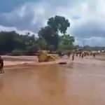 Kenya'da düğün otobüsü nehre düştü: En az 20 ölü