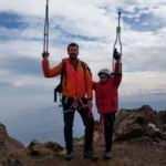 14 yaşındaki çocuk, tek bacağı ve koltuk değnekleriyle dağa tırmandı