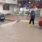 Edirne'de 'altyapı yetersizliği' tepkisi; su dolu caddeye ağ attılar