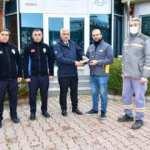 Malatya'da temizlik görevlisi yolda bulduğu cüzdanı sahibine teslim etti