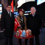 New York&rsquo;un Times Meydanı&rsquo;nda T&uuml;rk Kahvesi G&uuml;n&uuml; kahve ikramıyla kutlandı