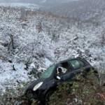 Afyonkarahisar&rsquo;da korkun&ccedil; kaza! Ara&ccedil; 30 metrelik u&ccedil;uruma d&uuml;şt&uuml;