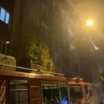 Bağcılar’da 4 katlı binanın çatı katı alev alev yandı