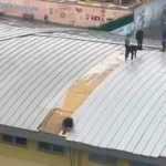 İş güvenliğini hiçe sayan 'çatı tamiratı' yürekleri ağıza getirdi