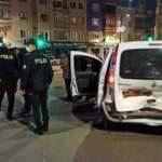 Zorla alıkoydu, ka&ccedil;arken 2 polisi yaraladı